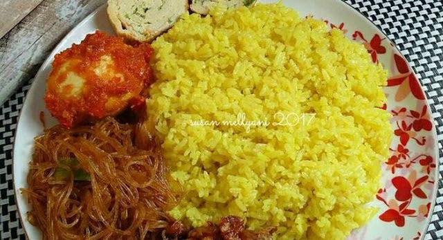  Nasi kuning merupakan salah satu sajian nasi yang biasanya banyak disajikan ketika peraya Resep dan Cara Membuat Nasi kuning gurih enak