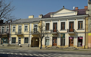 http://fotobabij.blogspot.com/2016/03/ul-pisudskiego-zabytkowe-kamienice.html