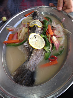 Makan tengah hari di Teluk Sengat.