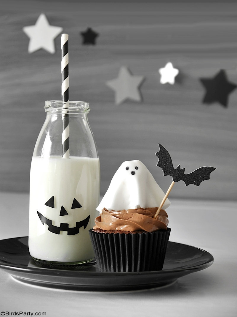 Quick and Easy Last Minute Halloween Party Food - no-bake, inexpensive, fun and tasty snacks, treats and recipes for an easy Halloween celebration! by BirdsParty.com @BirdsParty #halloweenfood #partyfood #halloween #recipes #halloweenrecipes #halloweentreats #halloweensnacks