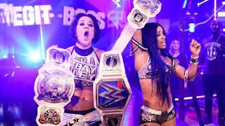 Bayley y Sasha Banks toman el título por parejas femenino