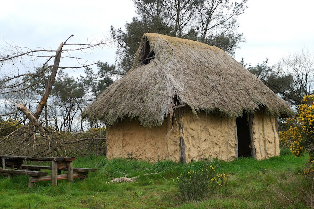Maison néolithique Saint-Just au cours des ans
