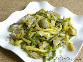 fusilli al torchio con fagiolini, carciofi e pesto di basilico