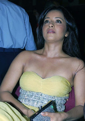 Reema Sen Hot Boob Show in Yellow Dress