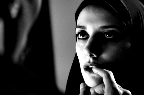 A Girl Walks Home Alone at Night (Ana Lily Amirpour, 2014)