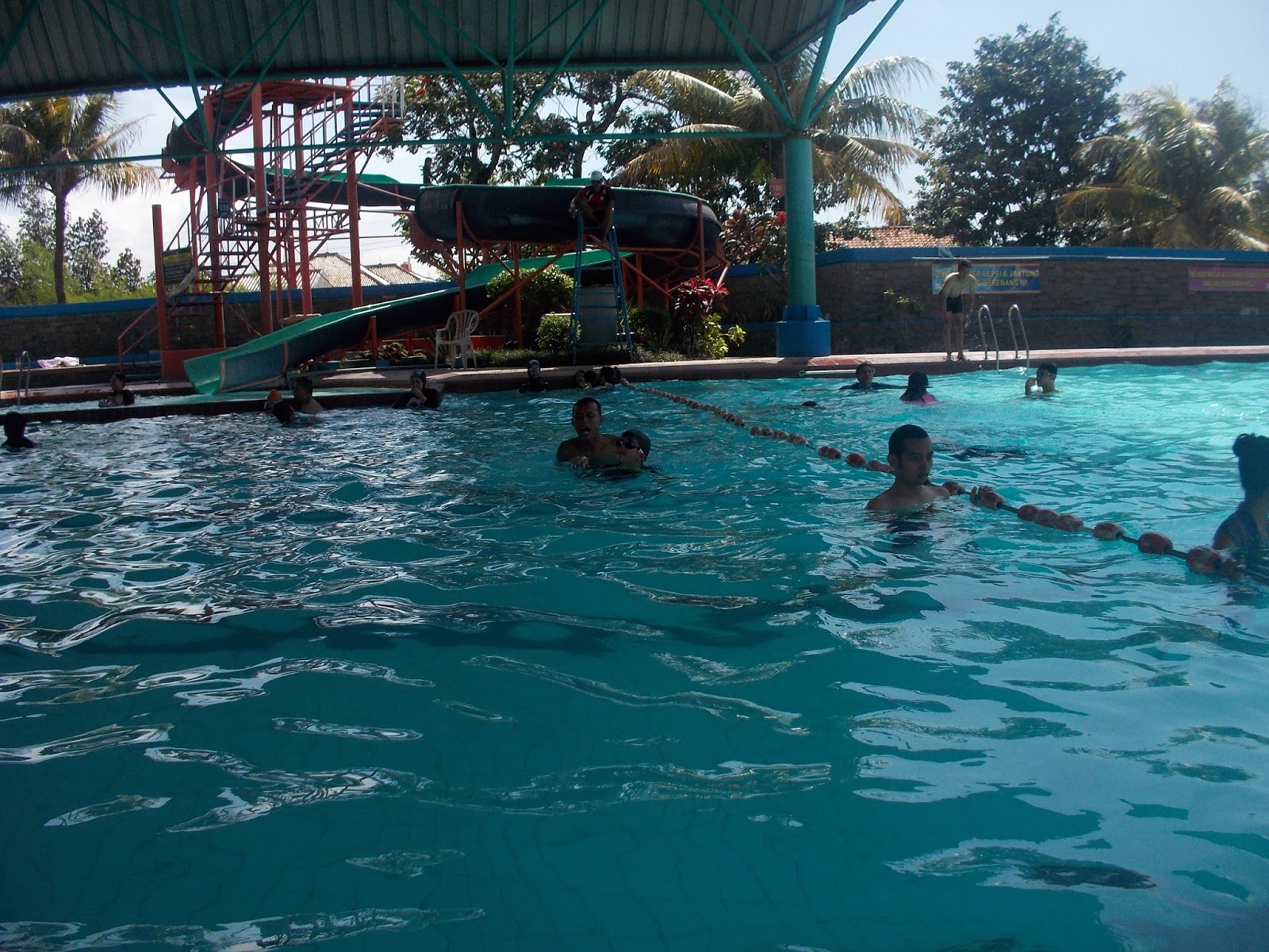 Traveller Amatir Kolam Renang Di Bandung