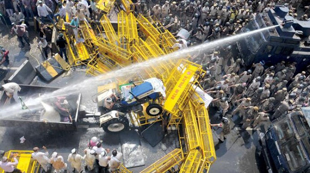 water canon used on farmers at Delhi border