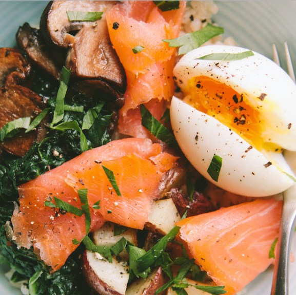 Smoked Salmon Breakfast Bowl with a 6-Minute Egg #healthyrecipe #egg