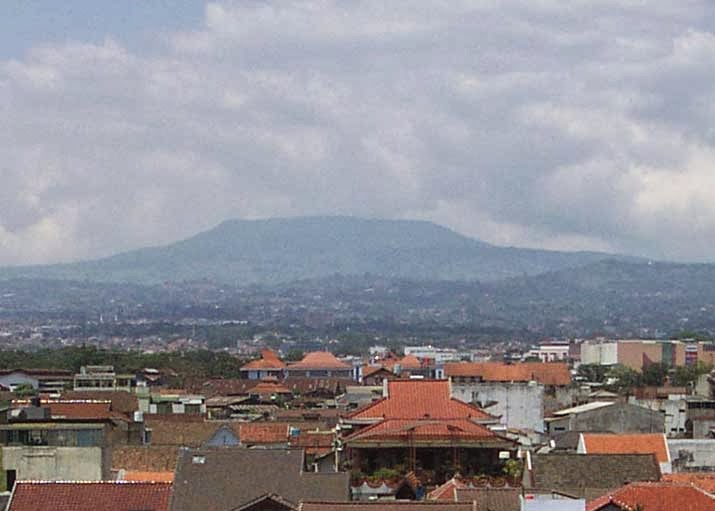 Cerita Rakyat : Legenda Asal Usul Gunung Tangkuban Perahu 