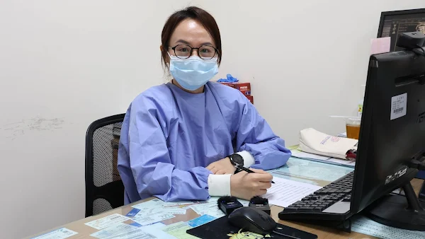 ▲員榮醫療體系員榮醫院神經內科陳彥秀指出，老人家 步態不穩、常跌倒、反應變鈍、尿失禁等，常被誤以為是老化，有可能是水腦症的情況，要儘快到神經內科檢查。（記者林明佑翻攝）