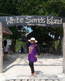 pulau beralas pasir di teluk bakau bintan