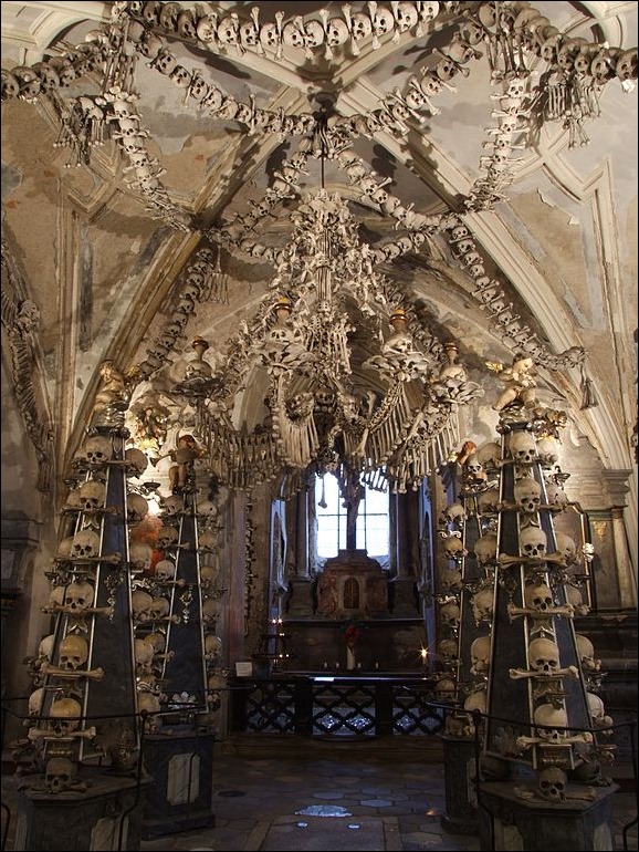 Sedlec-ossuary-01