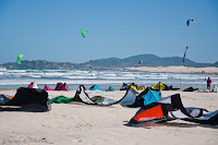 Kitesurf en la playa de Ibiraquera