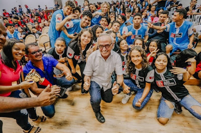 Cícero Lucena premia estudantes vencedores de modalidades coletivas das Olimpíadas Escolares