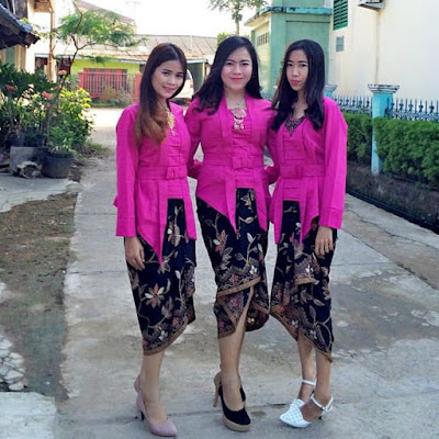 Model Kebaya Kutubaru pink Rok Batik Lilit