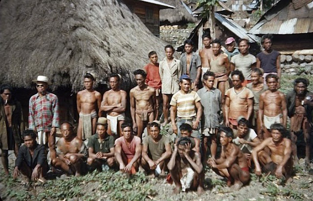 Group of Bontok men