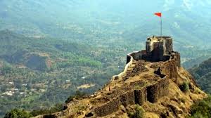 गड किल्ल्यावर दारू पिऊन गोंधळ घालणाऱ्याला आता कारावास होणार.