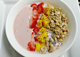 Turning Mommy - Strawberry Smoothie Bowl