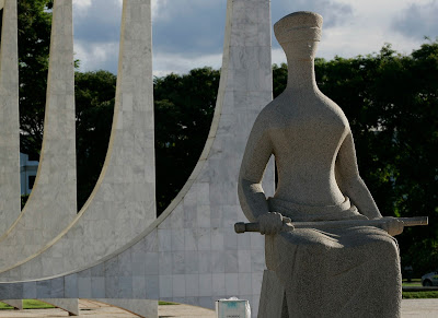 PRESIDENTE DO STF SUSPENDE PARTE DO DECRETO DE INDULTO DE NATAL DE MICHEL TEMER.