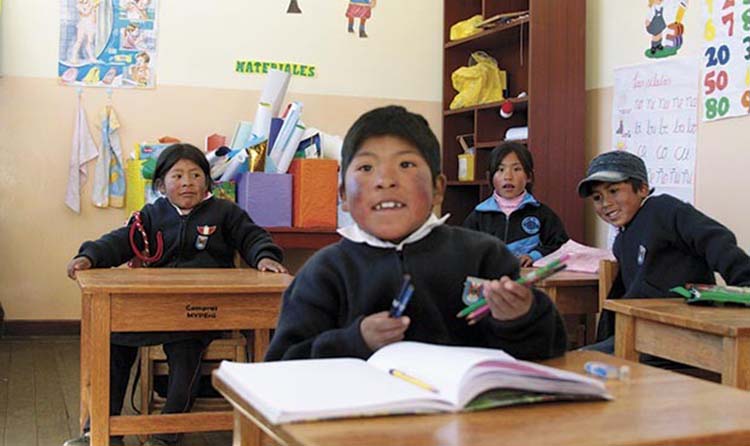 Niños de la zona alto andina fronteriza de Tacna se van a estudiar a escuelas chilenas y bolivianas ante abandono del gobierno peruano