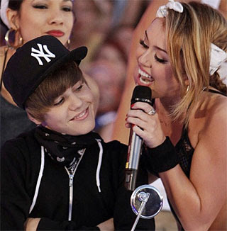 Justin Bieber Miley Cyrus on Justin Bieber Y Miley Cyrus Disputan Puesto Como Artista Juvenil Mejor