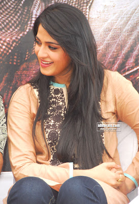 ANUSHKA SHETTY Pictures Cute and Talented Actress From TELUGU Movies