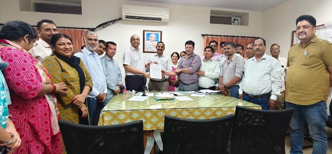 पंचायती राज मंत्रालयिक कर्मचारी संगठन ने मुख्य कार्यकारी अधिकारी को सौंपा ज्ञापन 