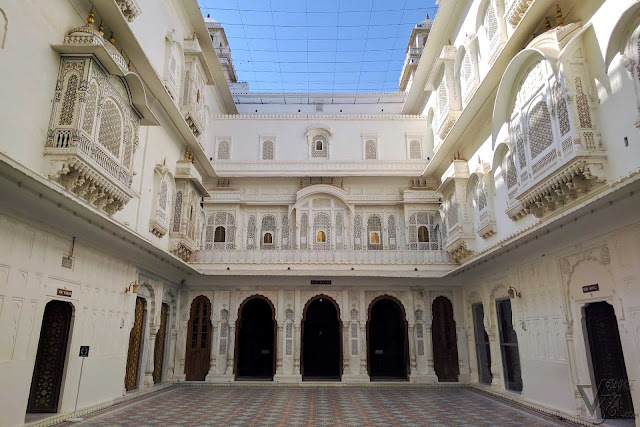 Anup Mahal courtyard, which connects Anup Mahal to Rai Niwas and Badal Mahal