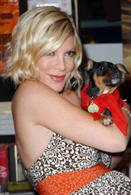 Tori Spelling book signing