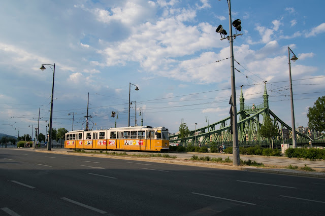 Tram e ponte della libertà-Budapest