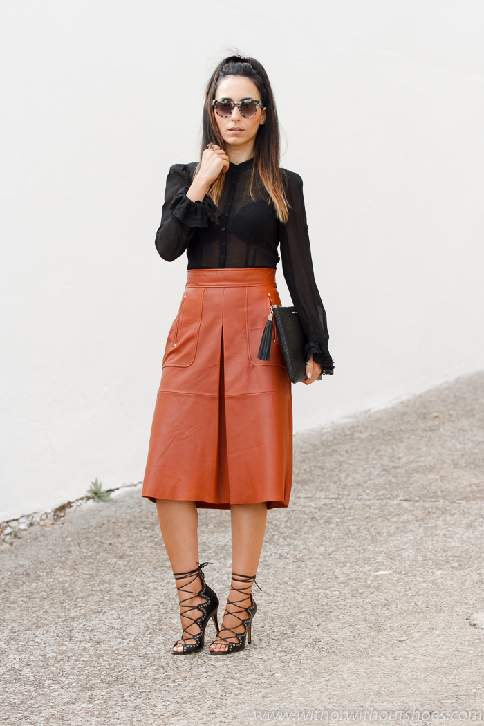 BLogger valenciana con outfit combinando falda de cuero Zara STudio largo midi