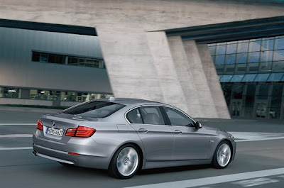 side view of 2012 BMW 5 Series 535i 