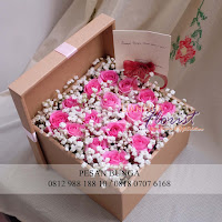 flower box mawar, bunga valentine, buket bunga dan cokelat, handbouquet ferrero rocher, toko bunga valentine, bunga rose merah dan cokelat, florist jakarta barat