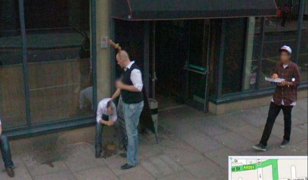 18 Hilariously Weird Moments Captured On Google Street View - Am I the only one who cares about the pizza guy in the photo