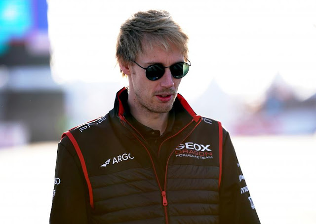 Hartley abandona Dragon