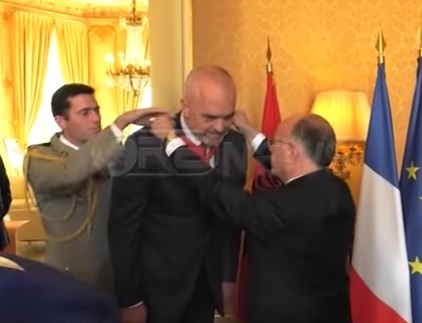 Hollande awards Rama with "Commander of Order of the Legion of Honor" 