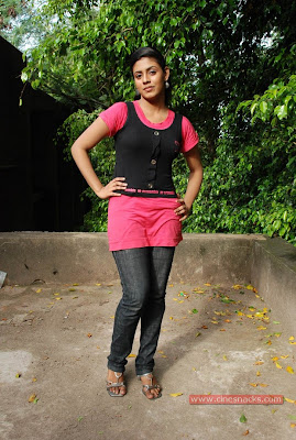 Padagasalai Movie Actress Stills Photo Gallery