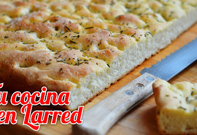 Focaccia  con borde crocante.