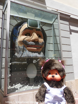 Bubbles le Monchhichi découvre Dalí à Figueras en Catalogne