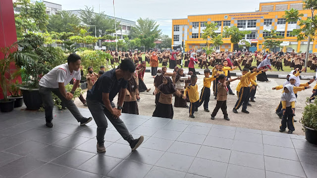 Kegiatan Rutin Senam Pagi SD Pembangunan Laboratorium UNP, Bangkitkan Semangat dan Motivasi dalam Belajar