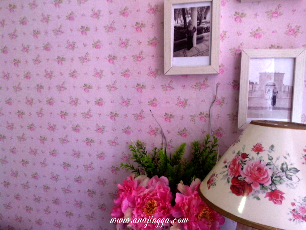 DIY Pasang Sendiri Wallpaper Di Rumah Anajingga