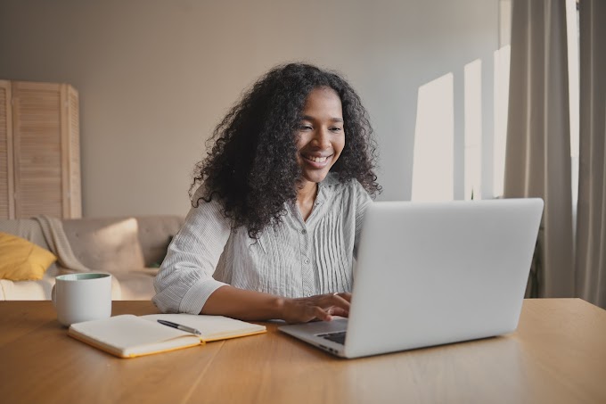 46% das mulheres brasileiras fazem cursos online para melhorar renda segundo estudo