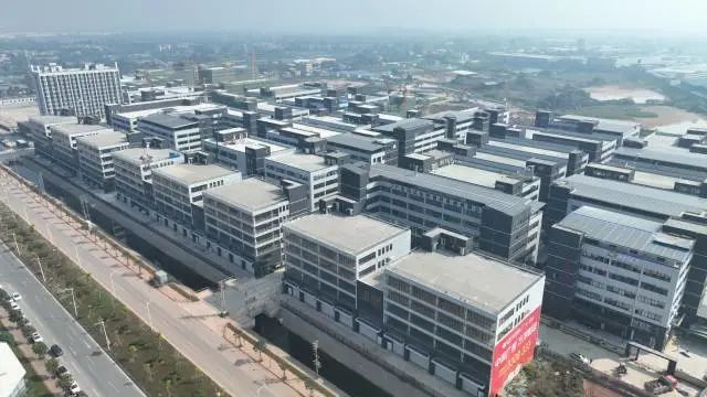 In Guangdong (Sihui) Wanyang Public Innovation City, customized factories are taking shape one after another, and companies have settled in