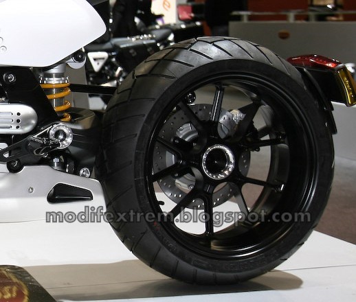 Moto Guzzi V12 Strada Concept Bike