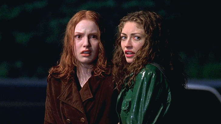 Alicia Witt e Rebecca Gayheart em imagem do filme 'Lenda Urbana', de Jamie Blanks