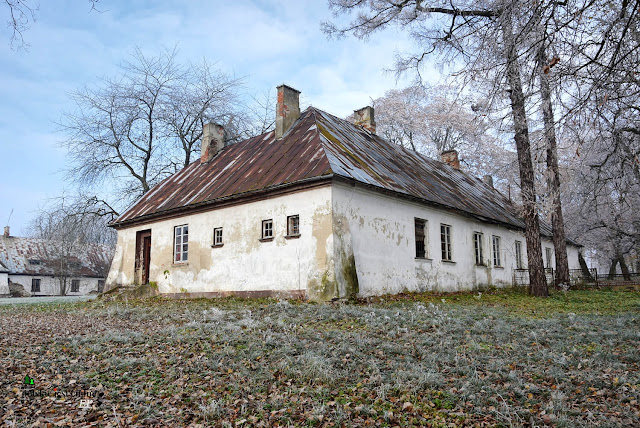 roznica-zabudowania-dworskie-swietokrzyskie