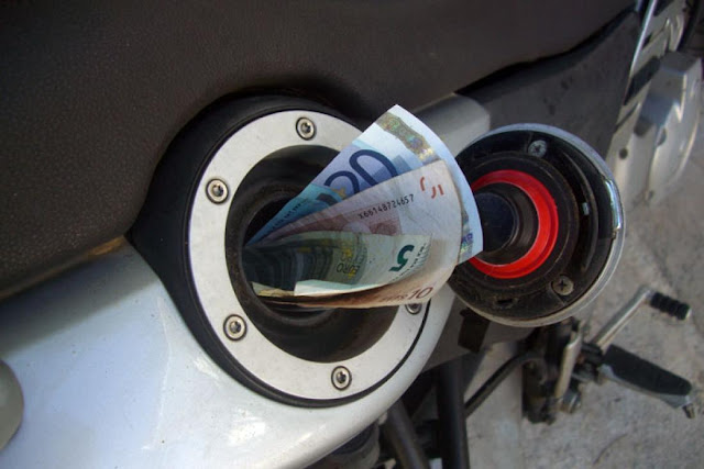 Η τιμή της βενζίνης εξακολουθεί να τραβάει την ανηφόρα και στη Μεσσηνία