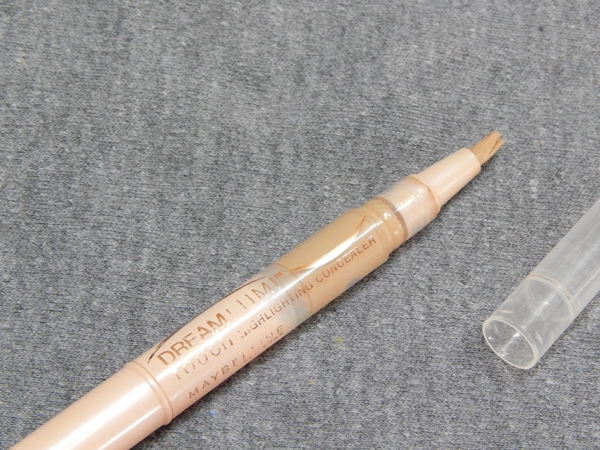 Maybelline Dream Lumi Touch Highlighting Concealer Brush