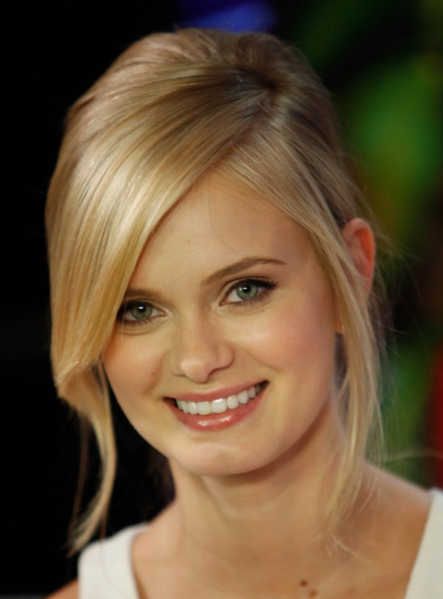 Sara Paxton - Images Colection