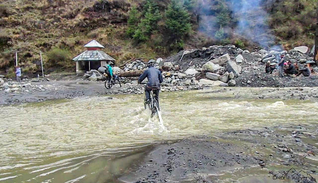 Mandi to Prashar lake winter self supported cycling Rohit kalyana himalayanwomb.blogspot.com